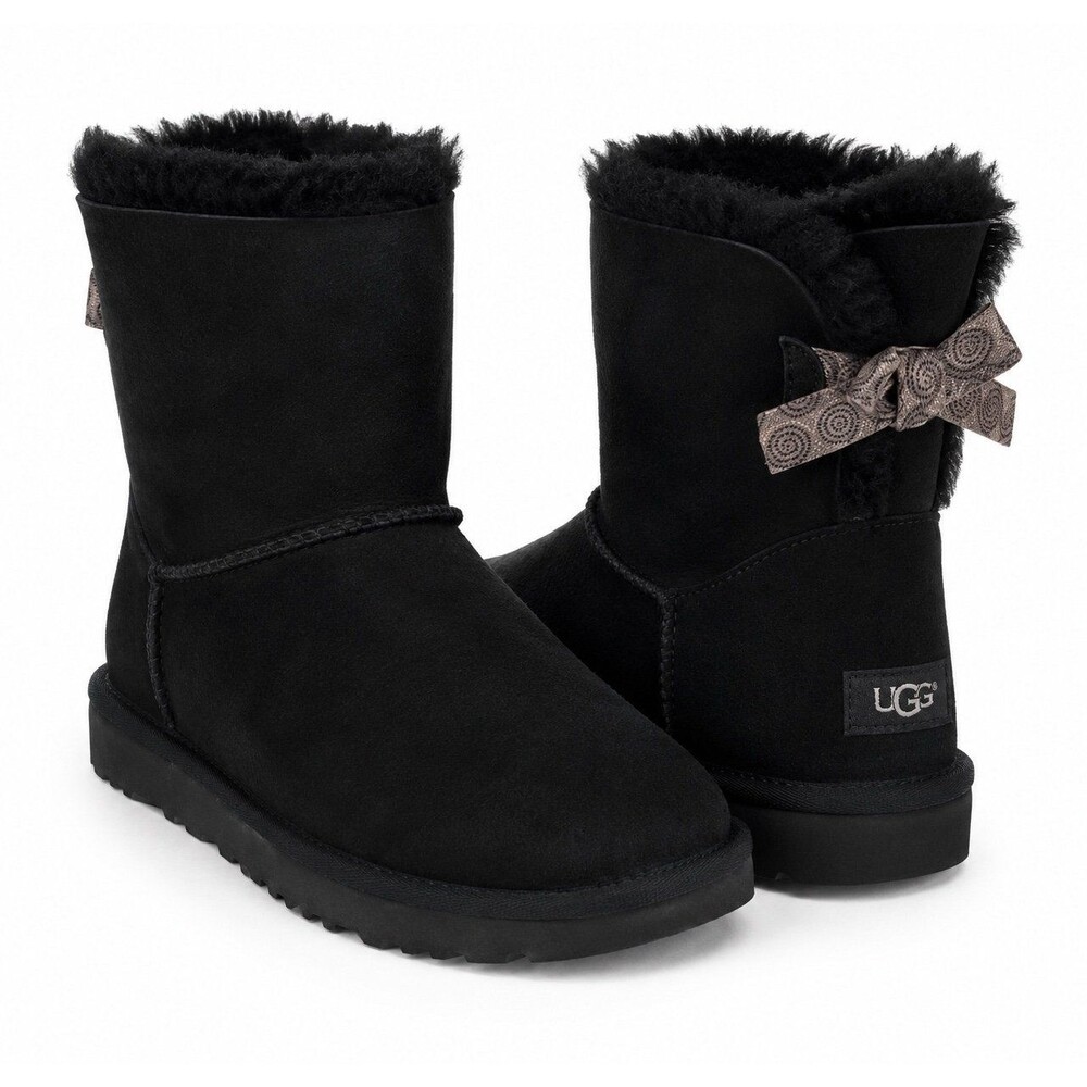 Authentic UGG Classic Short Boots – Women’s Size 8 – Black